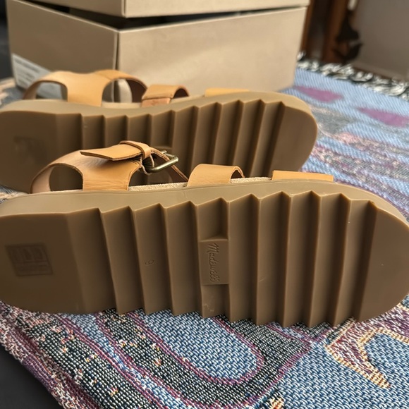 Brand New in Box. Madewell Cloud fit Strappy Lugsole Sandals - Picture 3 of 7